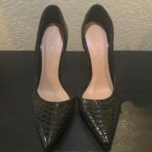 Shiny black snakeskin leather Milano pumps. Excellent condition, gently worn.